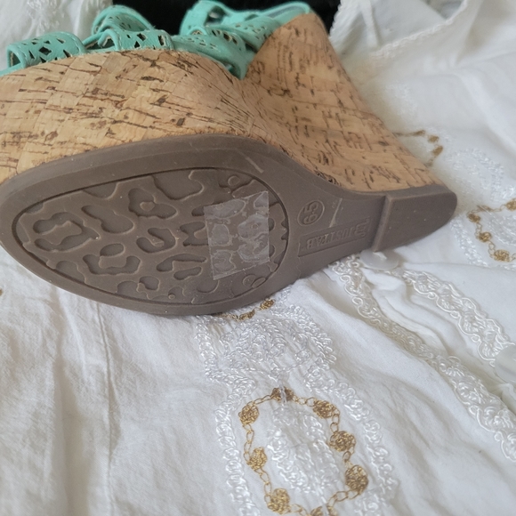 Turquoise wedge sandals - Picture 2 of 7